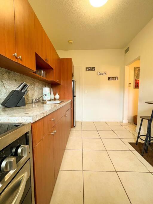 Cozy 1-Bedroom Rental In Miami Buitenkant foto