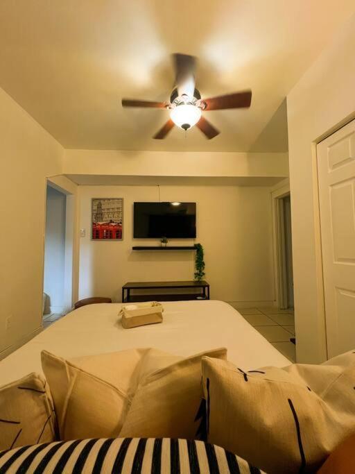 Cozy 1-Bedroom Rental In Miami Buitenkant foto