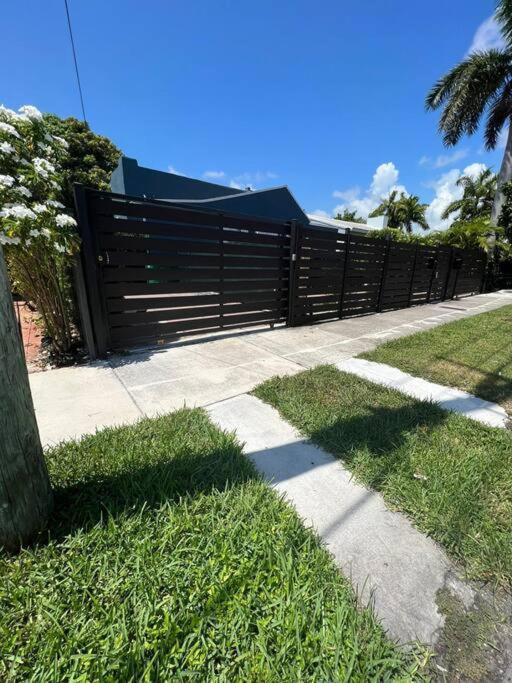 Cozy 1-Bedroom Rental In Miami Buitenkant foto