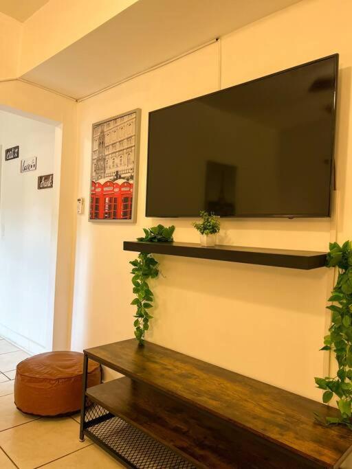 Cozy 1-Bedroom Rental In Miami Buitenkant foto