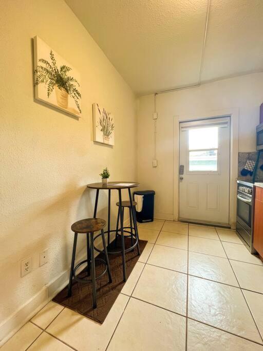 Cozy 1-Bedroom Rental In Miami Buitenkant foto